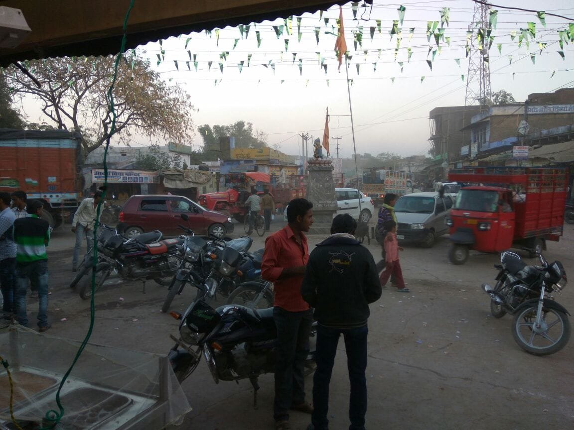 सीसवाली के प्रताप चौक बस स्टेंड पर बेतरतीब वाहनों का जमावड़ा 2 सीसवाली के प्रताप चौक बस स्टेंड पर बेतरतीब वाहनों का जमावड़ा | New India Times