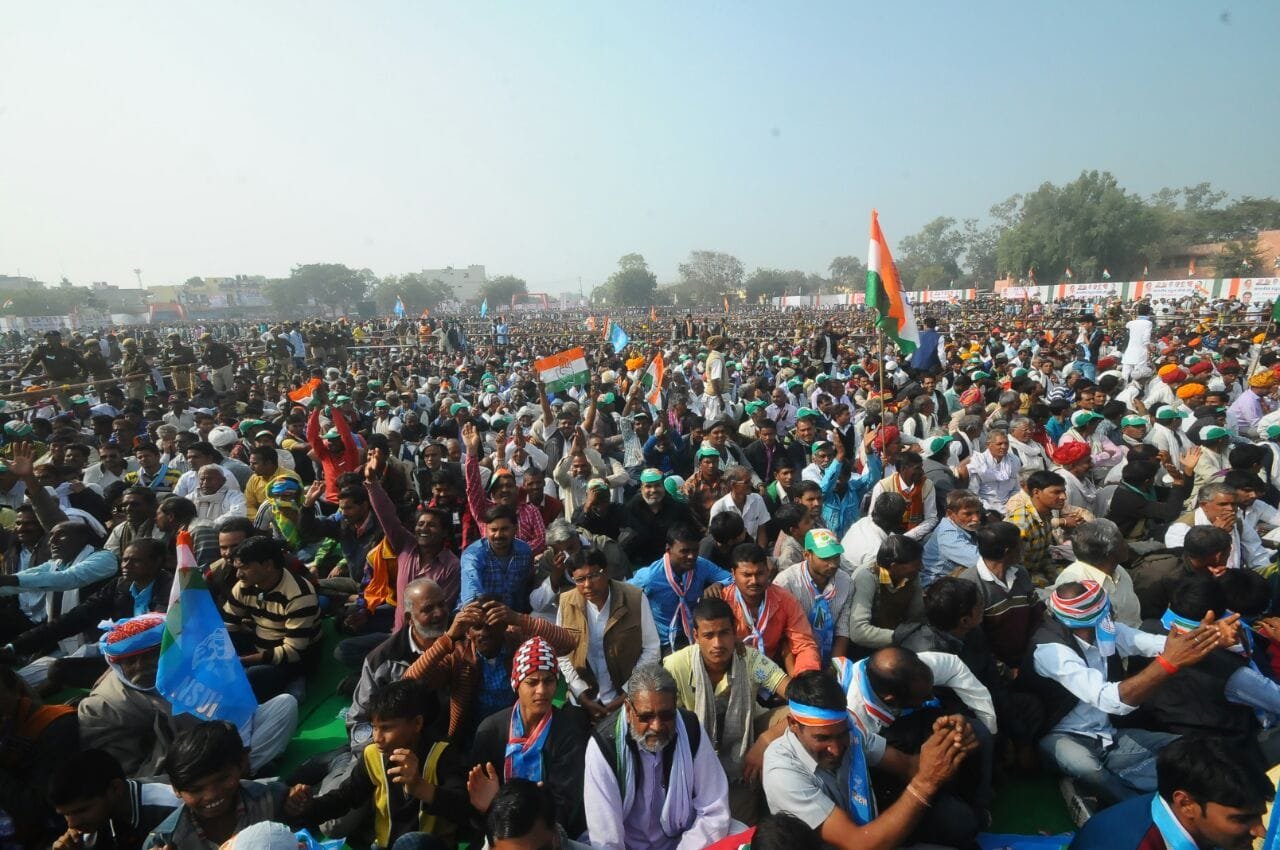 जो कैश 99% लोगों के पास है वह कालाधन नहीं है, सिर्फ 1% लोगों के पास कालाधन है; नोटबंदी का फैसला हिन्दुस्तान के इमानदारों पर हमला: राहुल गांधी 3 जो कैश 99% लोगों के पास है वह कालाधन नहीं है, सिर्फ 1% लोगों के पास कालाधन है; नोटबंदी का फैसला हिन्दुस्तान के इमानदारों पर हमला: राहुल गांधी | New India Times