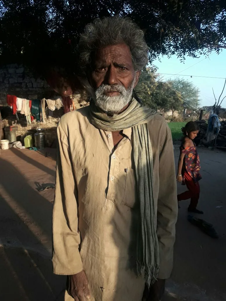 पेंशन न मिलने से बुजर्ग महिला व पुरुष महीनों से परेशान | New India Times