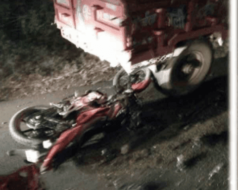 सडक दुर्घटना में हरदा जिला अस्पताल के कंपाउंडर की दर्दनाक मौत, सफाई कर्मी गंभीर रूप से घायल | New India Times