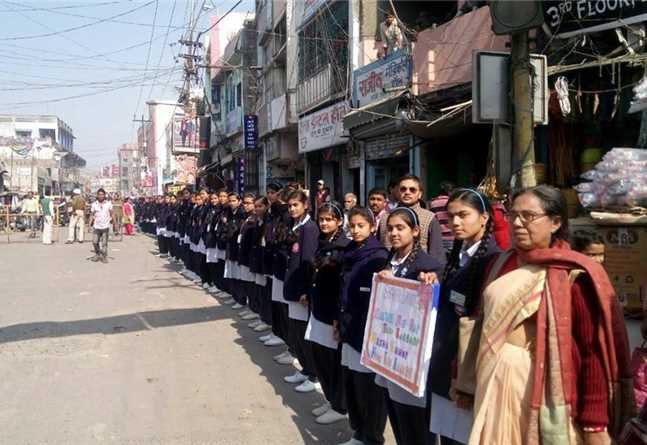 बिहार में शराबबंदी व नशामुक्ति के समर्थन में 11, 400 किलोमीटर लंबी मानव श्रृंखला बनायी गयी, लगभग तीन करोड़ लोग हुए शामिल  | New India Times
