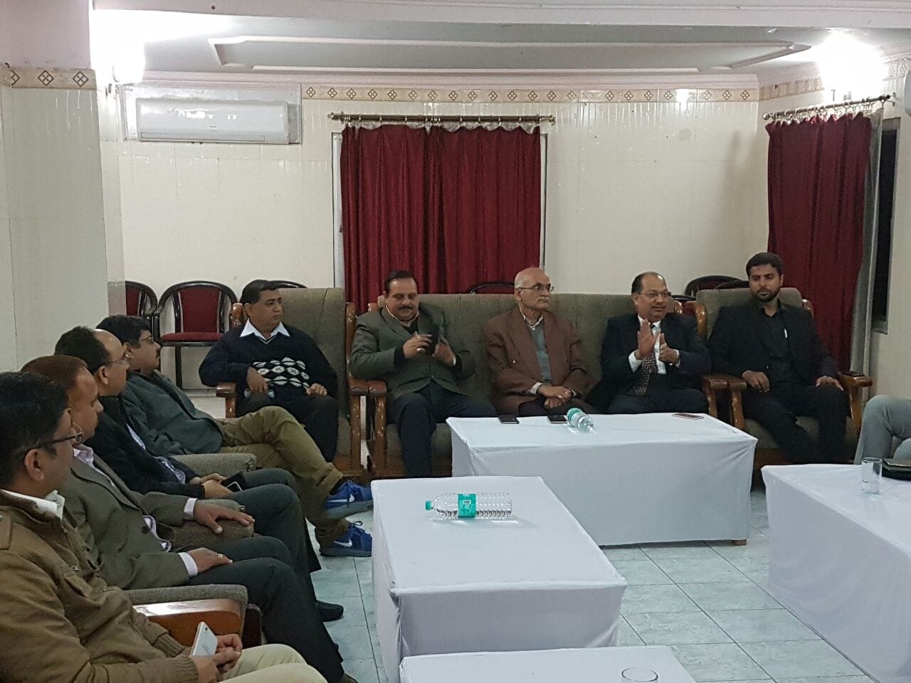 अखिल भारतीय ब्राह्मण समाज द्वारा इलाहाबाद में गोष्ठी का आयोजन,  विभिन्न विभागों के उच्च अधिकारियों, समाजसेवकों, पत्रकारों व उच्च शिक्षित लोगों ने की शिरकत;  ब्रहमण समाज के उत्थान के लिए काम करने का लिया गया संकल्प | New India Times