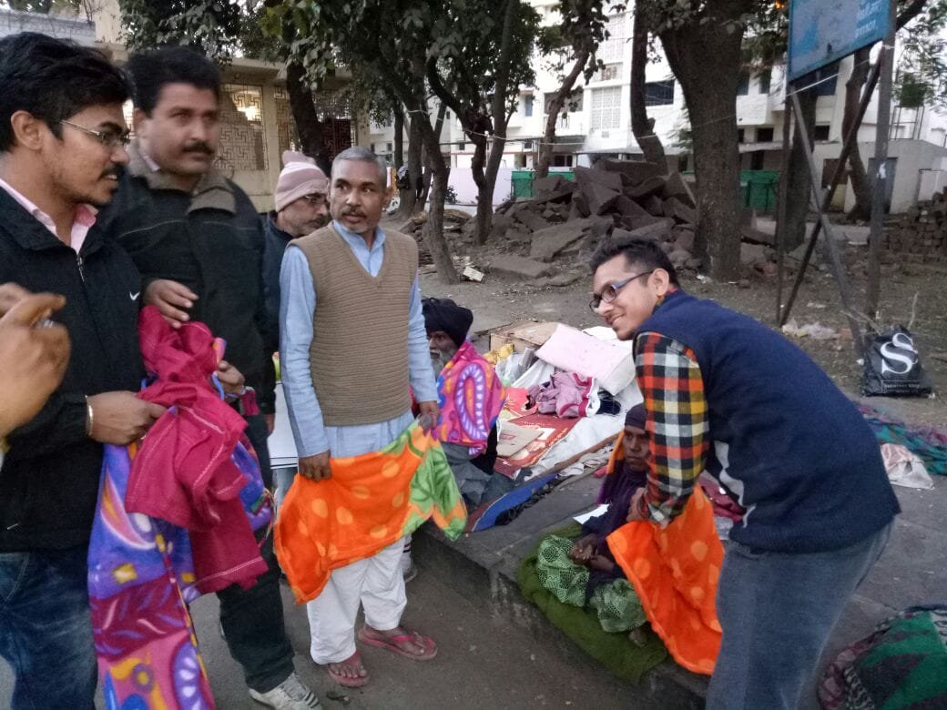 हिंगलाज सेवा संस्थान, गौभूमि समाचार एवं हाईटेक ग्रुप आॅफ इंस्टीट्यूशंस के सौजन्य से 200 गरीब/बेसहारा, असहाय एवं निर्धनों को किया गया कम्बल वितरण | New India Times