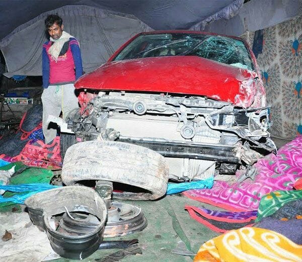 लखनऊ में रैनबसेरे में घुसी बेकाबू कार, 2 की मौत 10 घायल | New India Times