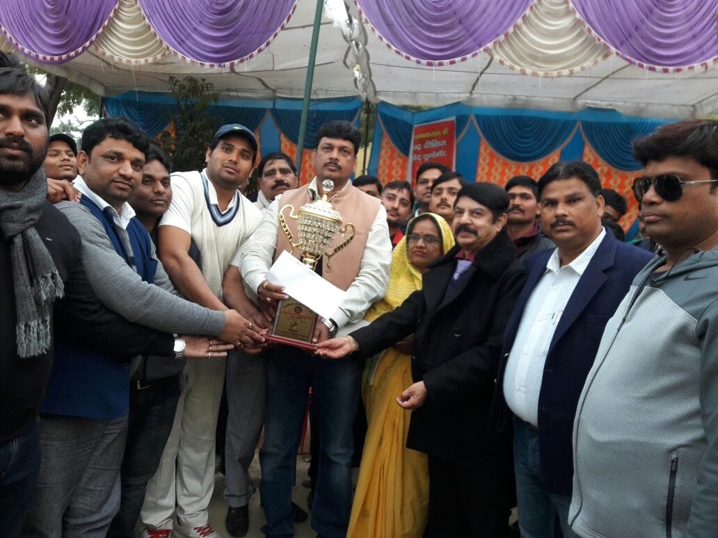 क्रिकेटः इटावा ने गाजियाबाद को 79 रनों से हराकर फ़ाइनल मैच जीता;फाइनल मैच में सर्वाधिकछक्के मारने पर अंकुर को मिला मैन ऑफ द मैच, 15 हजार की धनराशि से पुरूस्कृत | New India Times