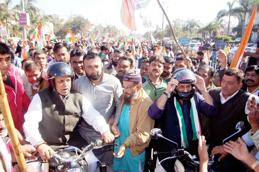 नोटबंदी और महंगाई के विरोध में कांग्रेस ने निकाली रैली;  "मोदी हटाओ देश बचाव" का दिया नारा | New India Times
