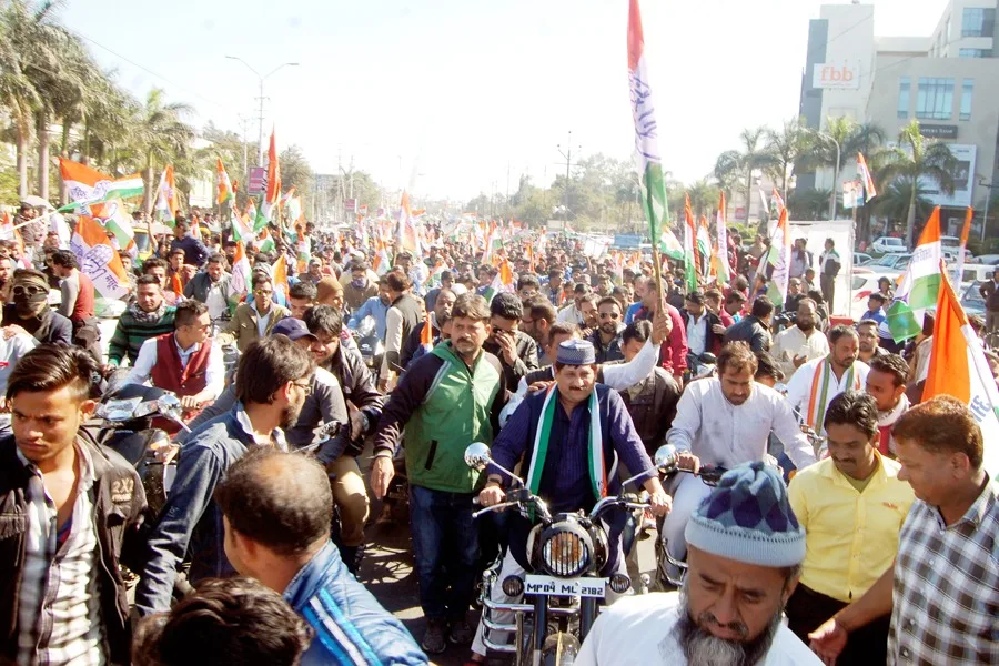 नोटबंदी और महंगाई के विरोध में कांग्रेस ने निकाली रैली;  "मोदी हटाओ देश बचाव" का दिया नारा | New India Times