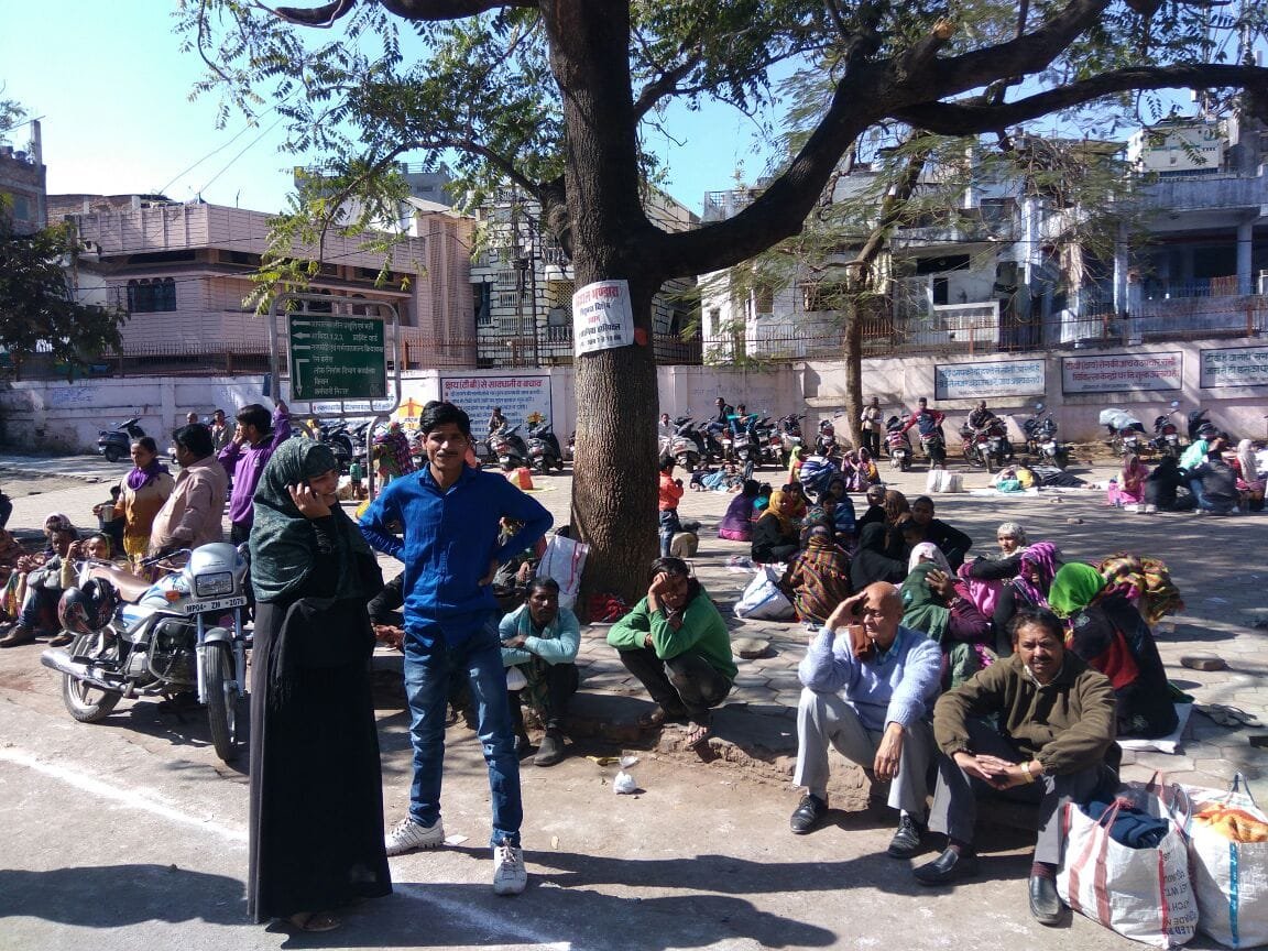 भोपाल के सुल्तानिया हॉस्पिटल में गंदगी और डाक्टरों की मनमानी से मरीजों का हाल हुआ बेहाल;  स्वास्थय विभाग बना निष्क्रिय | New India Times