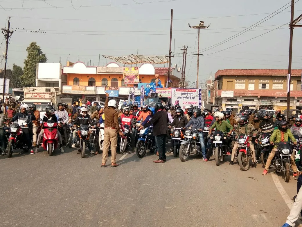 भिंड में हेलमेट लगा कर निकली जागरूक रैली 1 भिंड में हेलमेट लगा कर निकली जागरूक रैली | New India Times