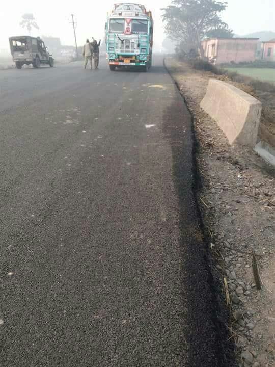 नो इंट्री में ओवरलोड वाहनों के घुसने से ट्रैफिक जाम, पैसे लेकर कर ओवर लोड गाडियों को छोड़ने का पुलिस पर आरोप | New India Times