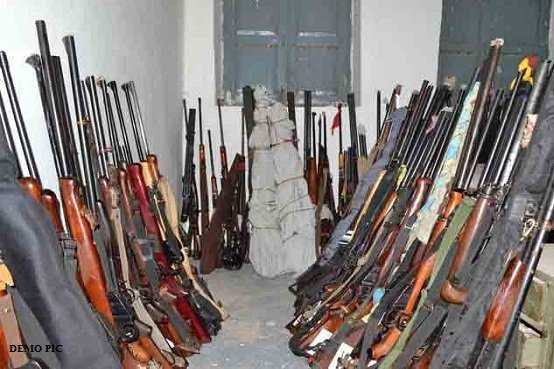 तीन दिन में असलहे जमा न हुए तो जारी किये जायें नोटिस;  लाइसेंसी शस्त्रों की समीक्षा बैठक संपन्न  | New India Times