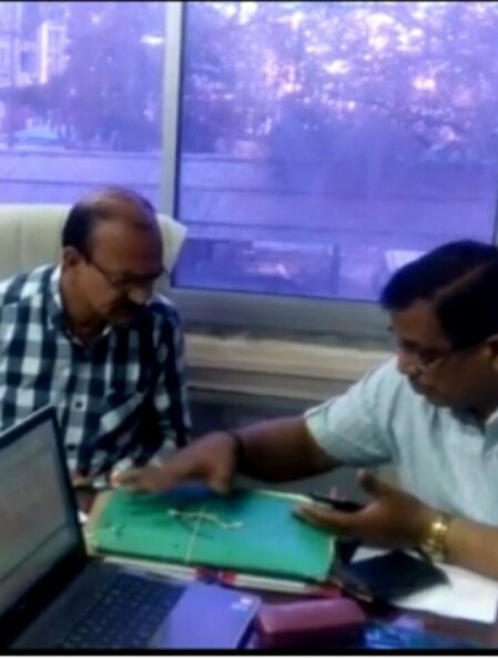 भोपाल की लोकायुक्त पुलिस ने कृषि विपणन बोर्ड के एक अधिकारी को 25 हजार रुपए की रिश्वत लेते हुए रंगे हाथों किया गिरफ्तार | New India Times