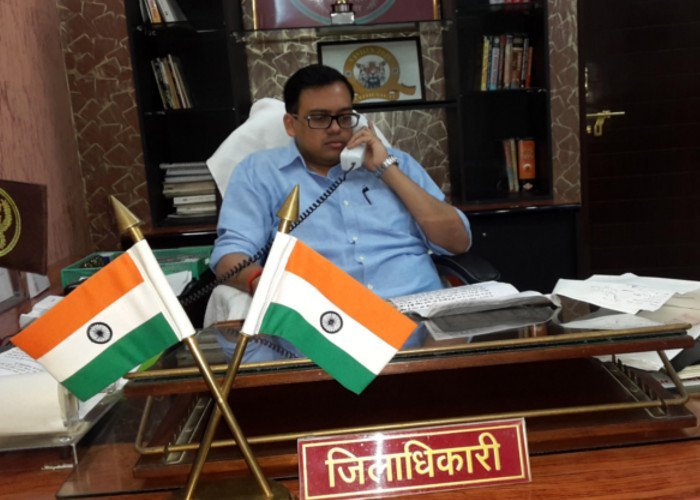 उत्तर प्रदेश विधानसभा चुनाव:  प्रशिक्षण शिविर में अनुपस्थित पाये गये अधिकारियों के खिलाफ दर्ज होगी एफआईआर | New India Times