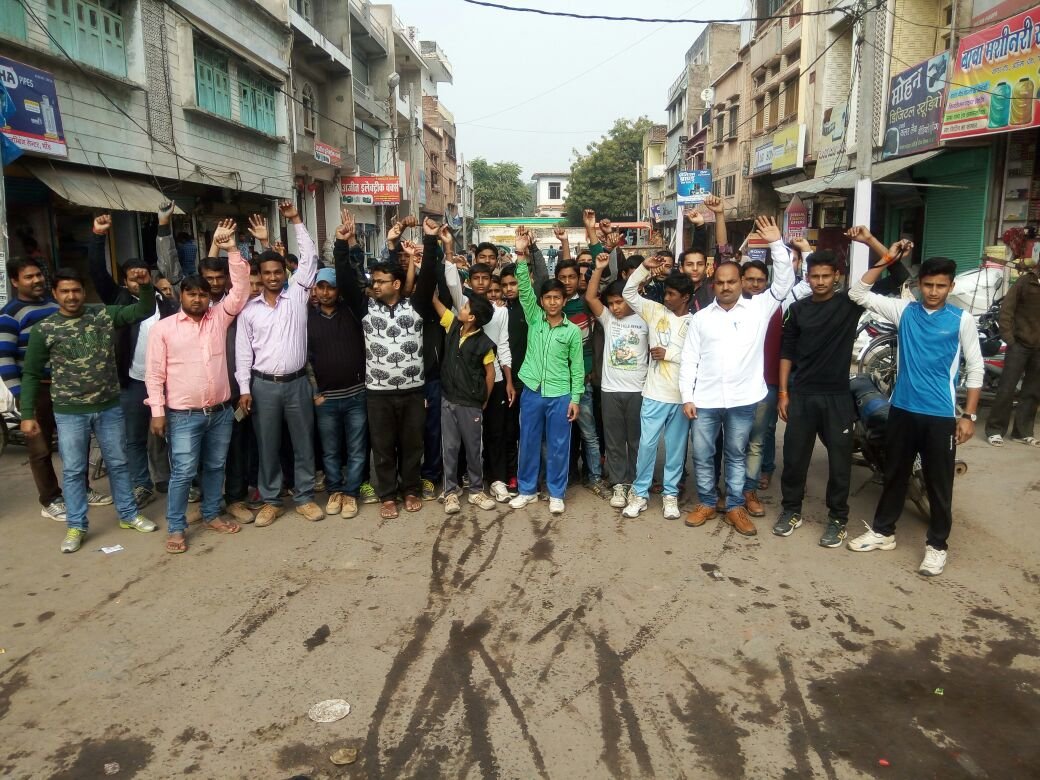 भिंड जिला पंचायत CEO के ट्रांसफर होने पर लोगों ने निकाली रैली | New India Times