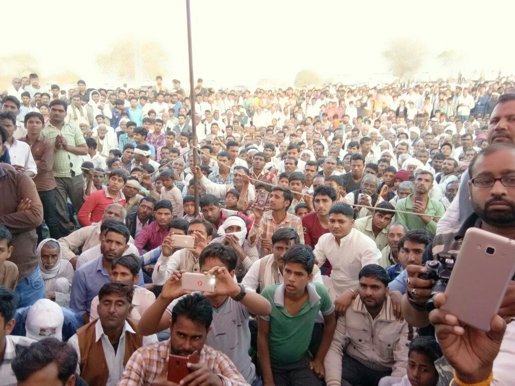 ओला प्रभावित किसानों के दुःख-दर्द  जानने कांग्रेस लीडर ज्योतिरादित्य सिंधिया पहुंचे भिंड जिला में;  मैं आप लोगों के हक के लिए संसद से सड़क तक और सड़क से सांसद तक लड़ूंगा: ज्योतिरादित्य सिंधिया | New India Times