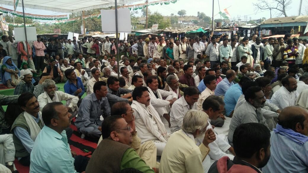 महिलाओं की जमा पूंजी को बता रहे कालाधन: देवेंद्र पटेल;  कांग्रेस की   जन वेदना पंचायत आयोजित  | New India Times