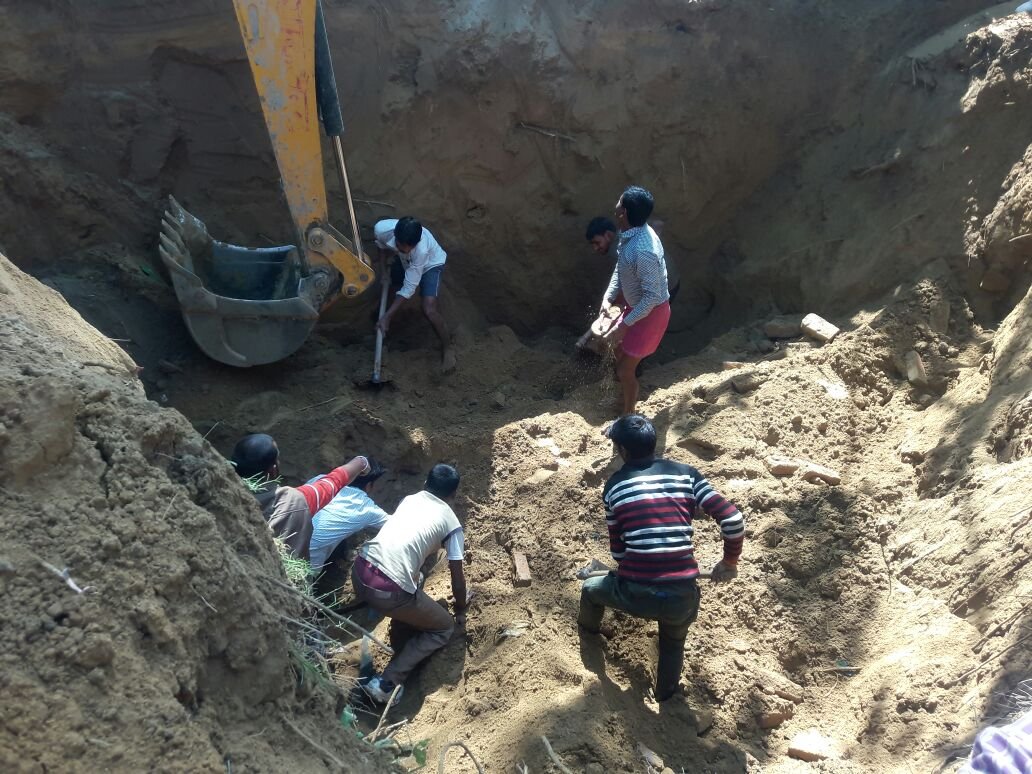 मैनपुरी जिले में ट्यूवबेल ढहने से एक की मौत, बचाने के चक्कर में उतरा युवक भी दबने से हुआ घायल | New India Times