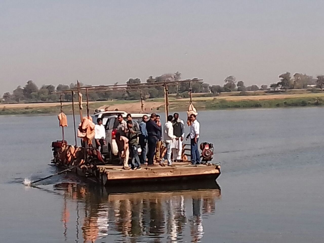 मंत्री लाल सिंह आर्य ने शासकीय वाहन समेत नाव पर सवार होकर पार की नर्मदा | New India Times