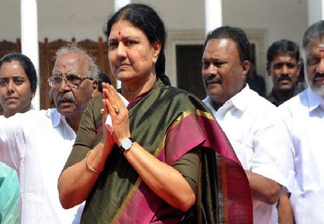 शशिकला का तमिलनाडु का मुख्यमंत्री बनने का सपना टूटा, आय से अधिक संपत्ति के मामले सुप्रीम कोर्ट ने सुनाई 4 साल की सजा और 10 करोड़ रूपये जुर्माना की सजा | New India Times