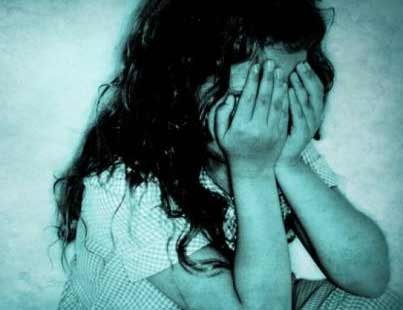 पुलिस कर्मियों द्वारा गैंगरेप पीडित छात्रा के साथ एएसपी ने किया घटनास्थल का निरीक्षण,  इंसाफ न मिलने पर छात्रा के पिता ने आत्महत्या की दी चेतावनी | New India Times