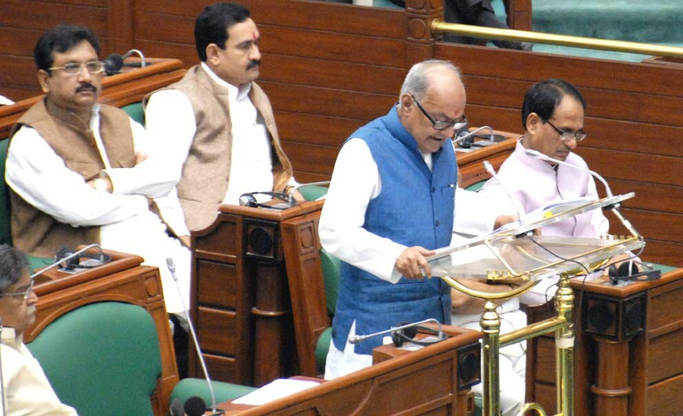 शिक्षा नीति को लेकर शिवराज सरकार पर उठे सवाल,  छात्र-छात्राओं में भेदभाव का आरोप | New India Times