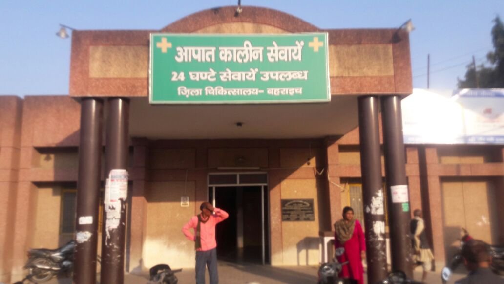 जिला अस्पताल के डॉक्टर और 108 एम्बुलेन्स की लापरवाही से गई मासूम बच्चे की जान, परिजनों ने की कार्रवाई की मांग | New India Times