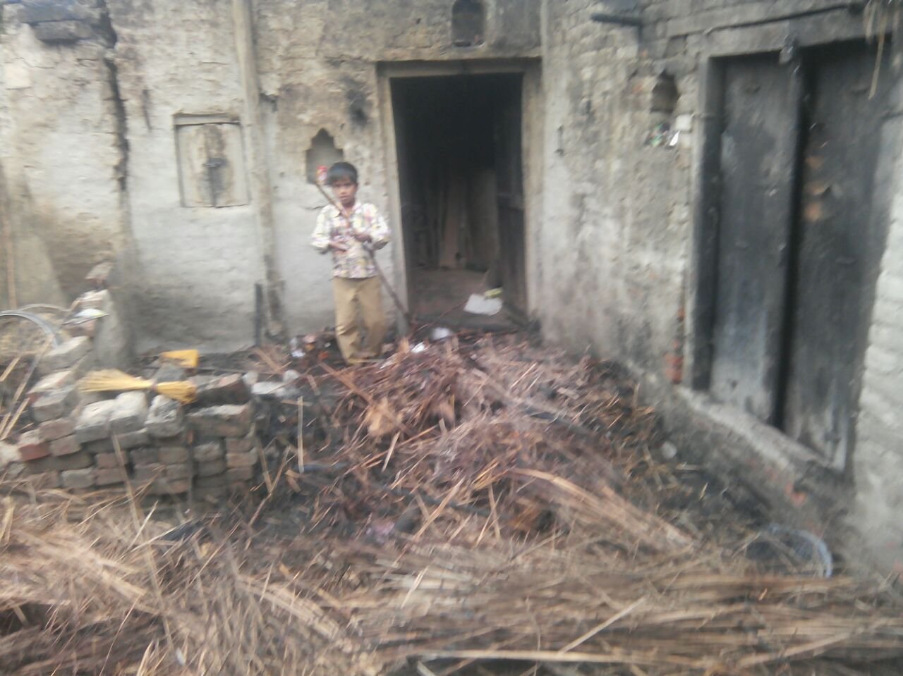 रायबरेली जिले में दो घरों में आगजनी की वारदात, लाखों का  सामान जलकर राख, कोई जनहानि नहीं हुई | New India Times