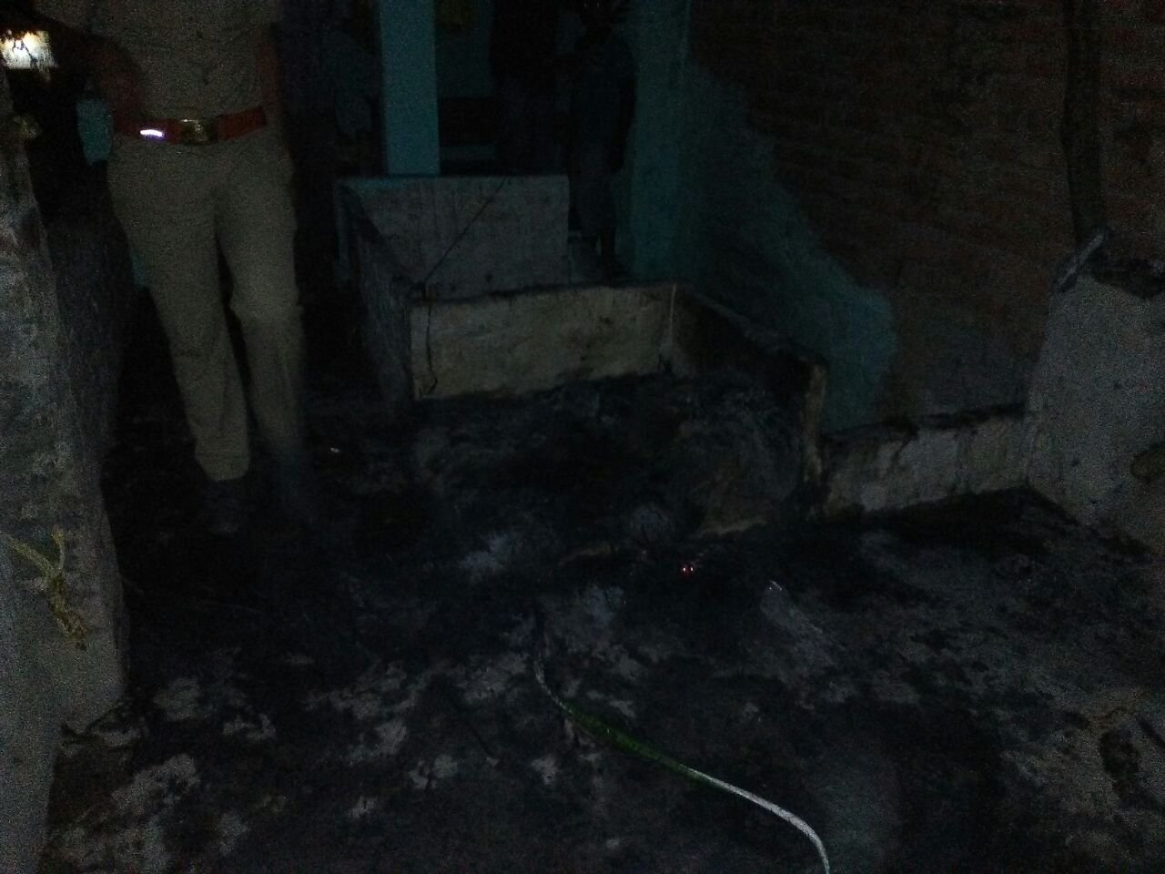 घर में आग लगने से सभी सामान जलकर राख | New India Times