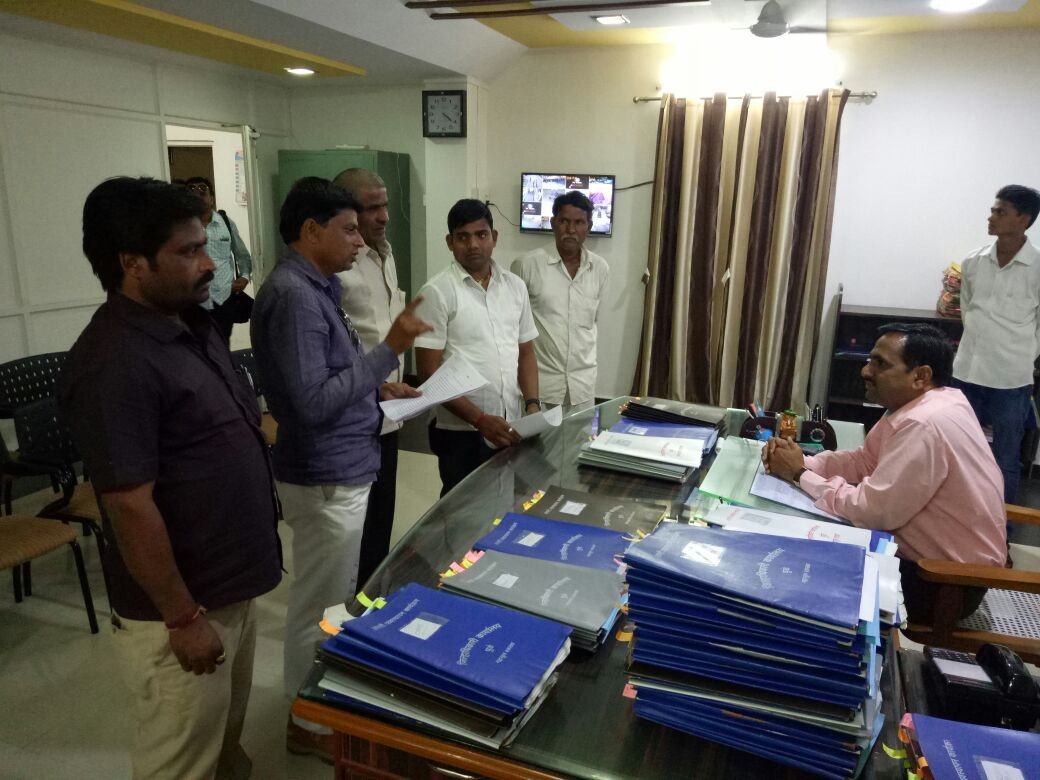 पानी आपूर्ति की मांग को लेकर जिला अधिकारी कार्यालय के सामने जोरदार विरोध प्रदर्शन, कलेक्टर को सौंपा ज्ञापन | New India Times