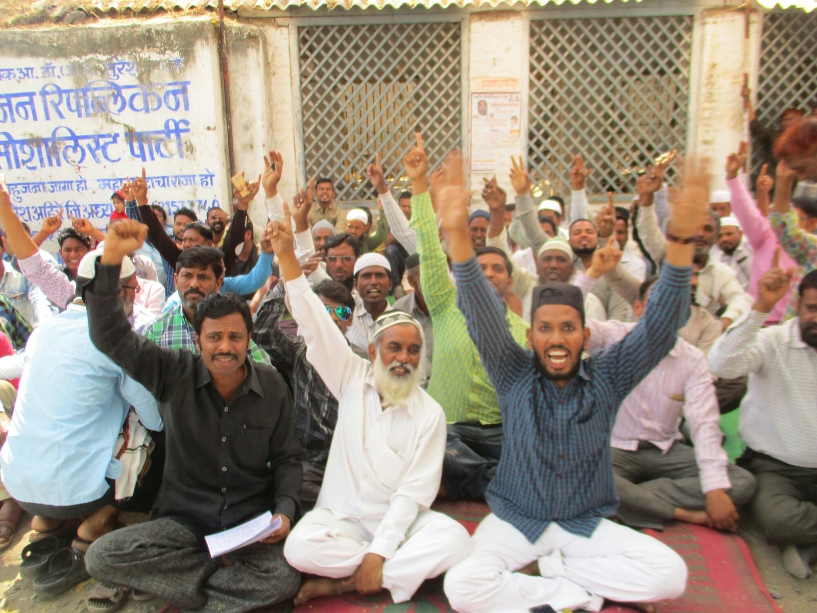 वक्फ की जमीन पर पुलिस स्टेशन का निर्माण, 'भ्रष्टाचार निवारण समिति' ने कलेक्ट्रेट के सामने किया धरना-प्रदर्शन | New India Times