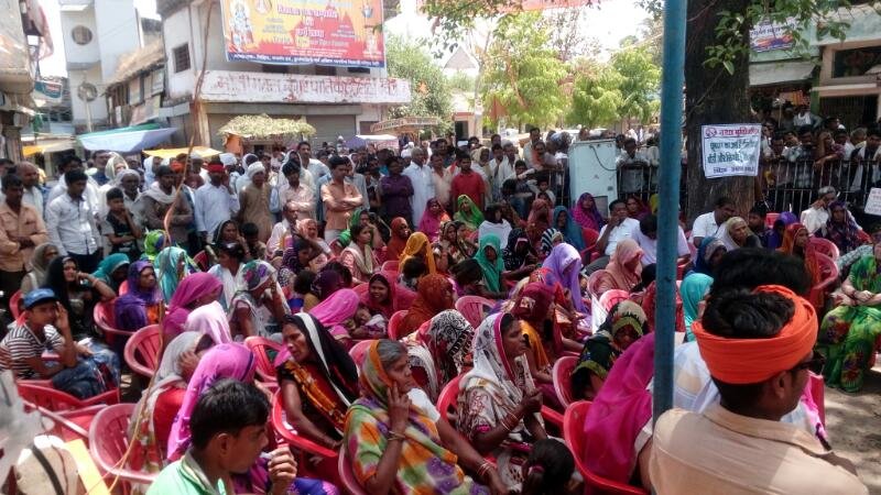 शराब ठेका हटाने की मांग को लेकर सर्वदलीय मोर्चा निकाल कर किया गया विरोध प्रदर्शन | New India Times