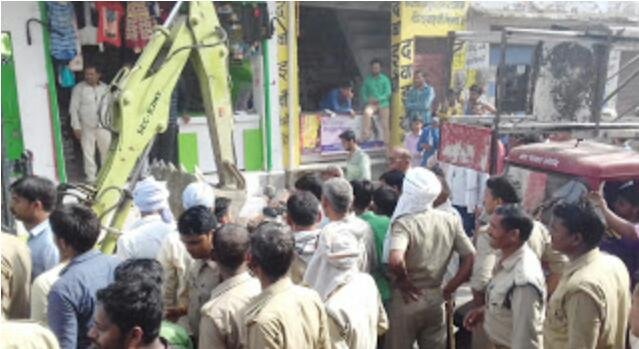 भोंगाव में प्रशासन ने चलाया अतिक्रमण विरोधी अभियान, शहर को अतिक्रमण मुक्त कराया गया | New India Times