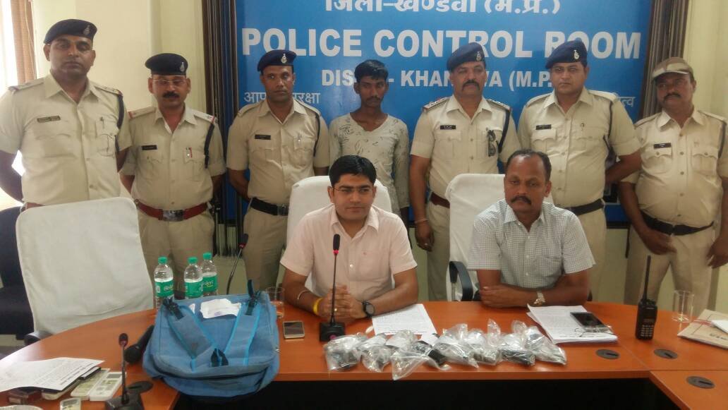 अवैध हथियारों का तस्कर गिरफ्तार, 8 देसी पिस्टल बरामद | New India Times