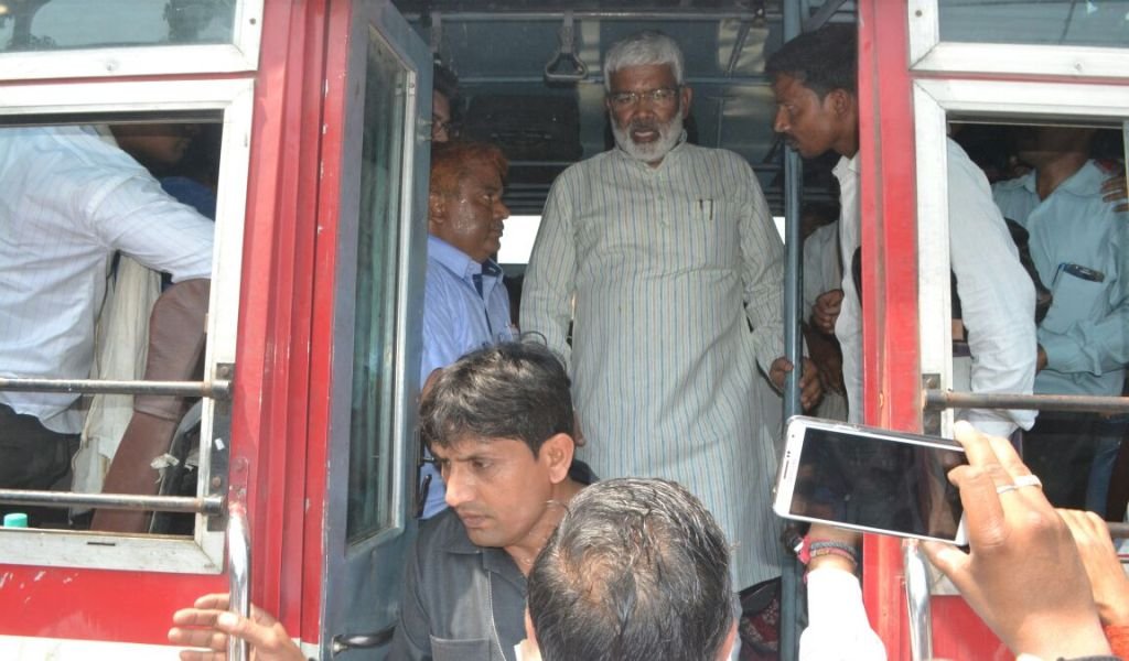 राज्यमंत्री परिवहन स्वतंत्रदेव सिंह व राज्य मंत्री अनुपमा जयसवाल ने किया बहराइच रोडवेज़ डिपो का निरीक्षण 2 राज्यमंत्री परिवहन स्वतंत्रदेव सिंह व राज्य मंत्री अनुपमा जयसवाल ने किया बहराइच रोडवेज़ डिपो का निरीक्षण | New India Times