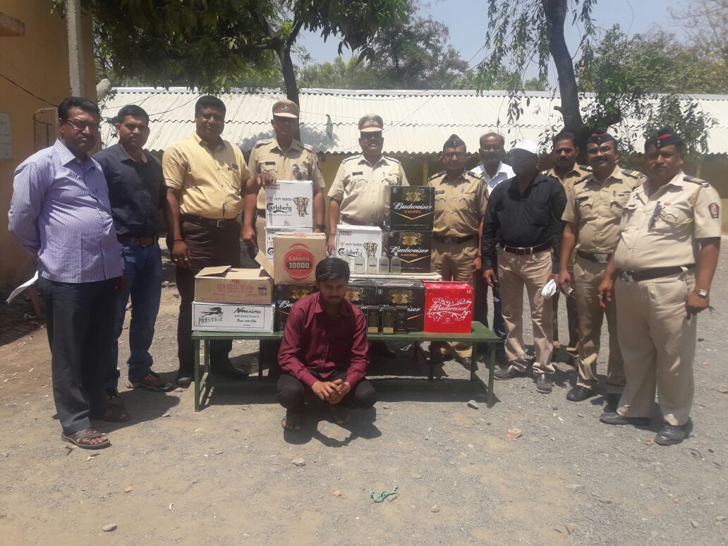 बुलढाणा में हजारों रुपये की अवैध अंग्रेजी शराब के साथ एक आरोपी गिरफ्तार एक फरार | New India Times