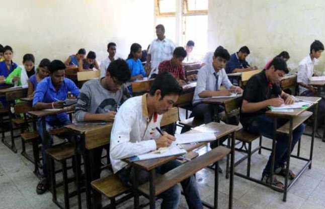 नकल न करने देने पर कॉलेज प्रबंधक को मारी गोली, कॉलेज परिसर में हुई जमकर फायरिंग | New India Times