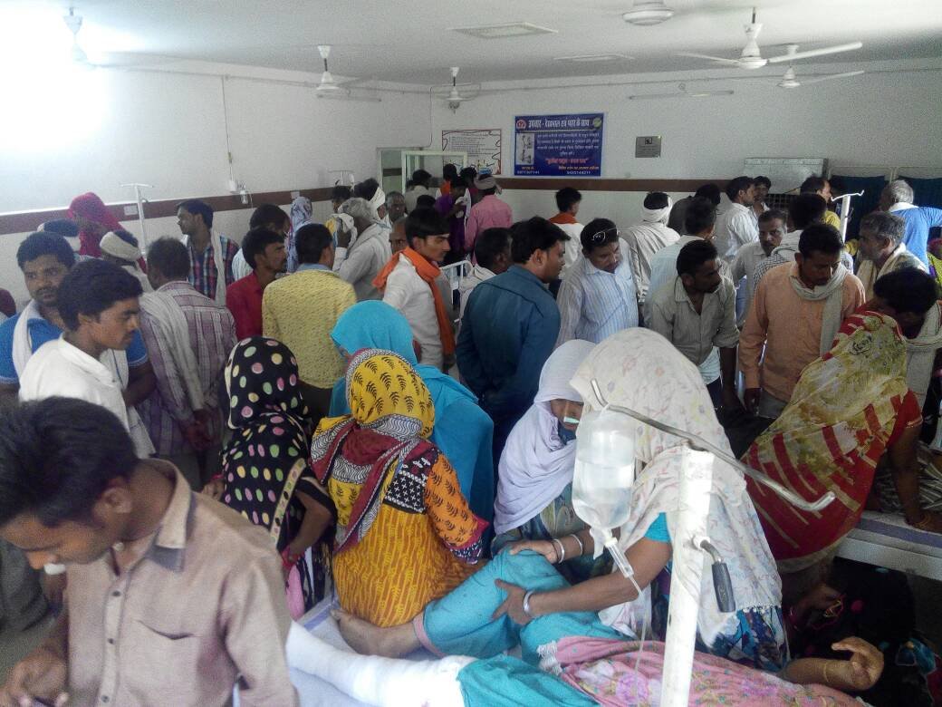 जीप और ट्रैक्टर में टक्कर, एक दर्जन लोग घायल | New India Times