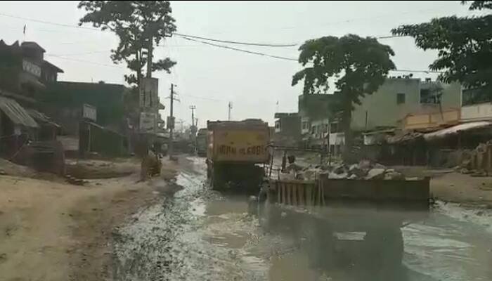 भागलपुर जिला के कहलगांव में नेशनल हाइवे रोड पोखरण में तबदील, हाइवे पर जमा पानी व कीचड से वाहन चालक व राहगीर परेशान | New India Times