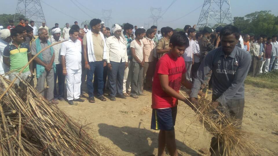 लम्बी बीमारी के चलते सेना मेंतैनात हवलदार की मौत, सैनिक सम्मान के साथ दी गयी सलामी, 30 जून को होना था रिटायरमेंट | New India Times