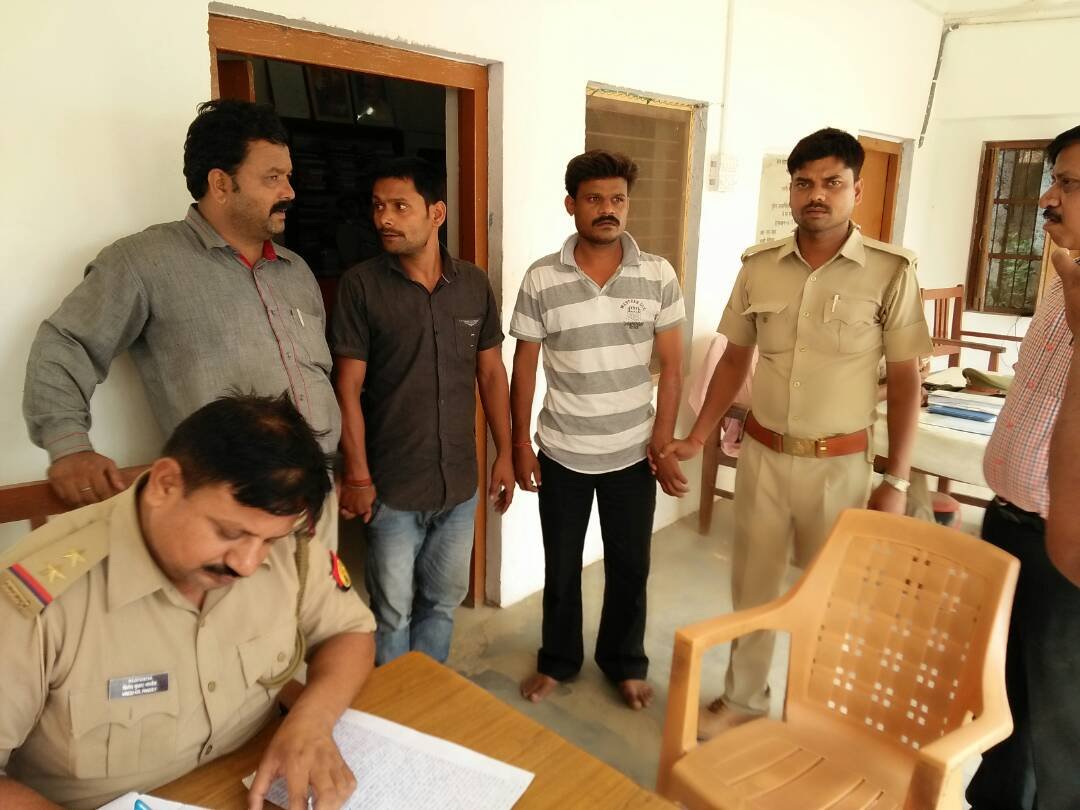 बहराइच के यादव ढाबे पर छापेमारी, रेक्टीफाइड स्प्रिट तथा प्लास्टिक के खाली ड्रम बरामद, दो आरोपी गिरफ्तार, दो फरार | New India Times