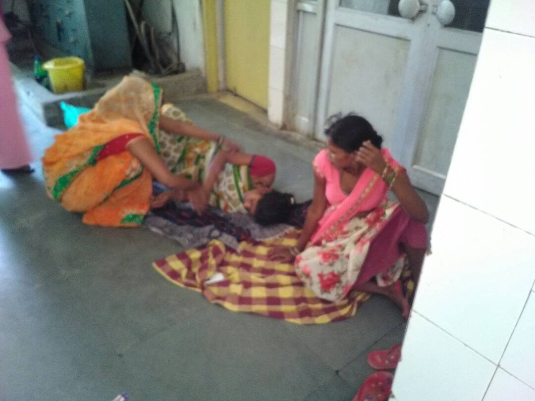 एनम व आशा की लापरवाही से नवजात शिशु की मौत, शिशु की मां की हालत गंभीर | New India Times