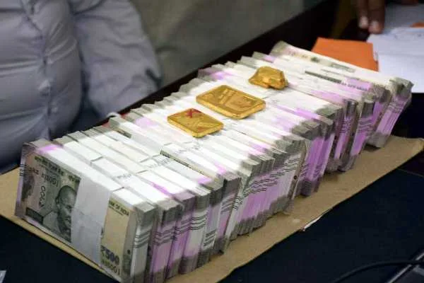 मप्र के सतना नगर निगम कमिश्नर 22 लाख रुपये रिश्वत लेते रंगे हाथों गिरफ्तार | New India Times