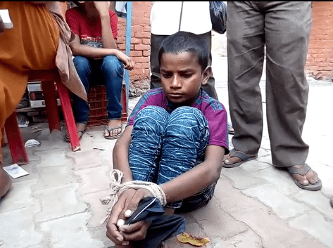 एक रुपया चोरी करने पर मासूम बच्चे को CO कार्यालय के बाहर वन्धक बनारकर घंटों करते रहे नुमाइश | New India Times