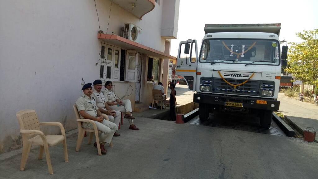 अवैध खनिज ले जा रहे 19 वाहनों पर हुई कार्यवाही, न्ययालय द्वारा 1 लाख 38 हजार रुपए का लगाया गया जुर्माना | New India Times