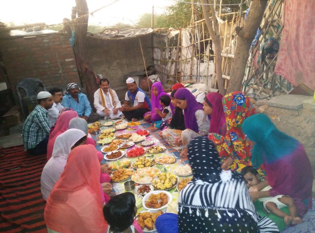 बुंदेलखंड कामगार व्यापार मंडल द्वारा दी गई रोज़ा इफ्तार पार्टी  | New India Times