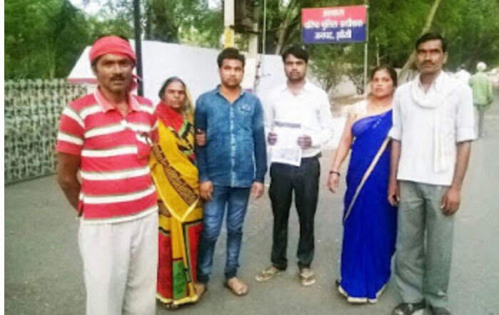 दबंगों के खौफ से पलायन करने को मजबूर एक परिवार, स्थानीय थाना में रिपोर्ट दर्ज न होने पर पीड़ित परिवार ने एसएसपी से लगाई गुहार | New India Times