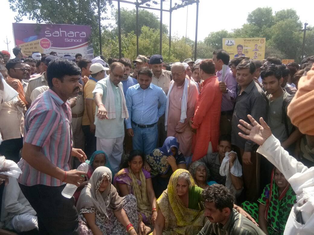 ट्रक की चपेट में आने से बस कंडक्टर की घटनास्थल पर ही मौत | New India Times