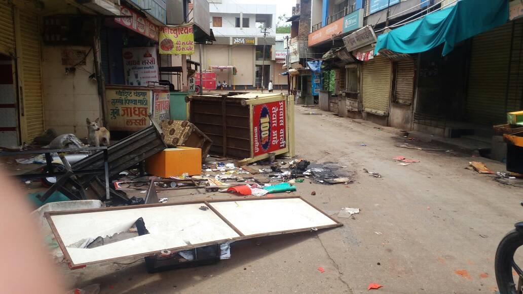 बिरयानी के बिल को लेकर हुआ विवाद संप्रदायिक दंगे में बदला, नंदूरबार में दो समुदायों के बीच संघर्ष में पत्थरबाजी और आगजनी,तीन पुलिस कर्मी जख्मी, 25 उपद्रवी हिरासत में | New India Times