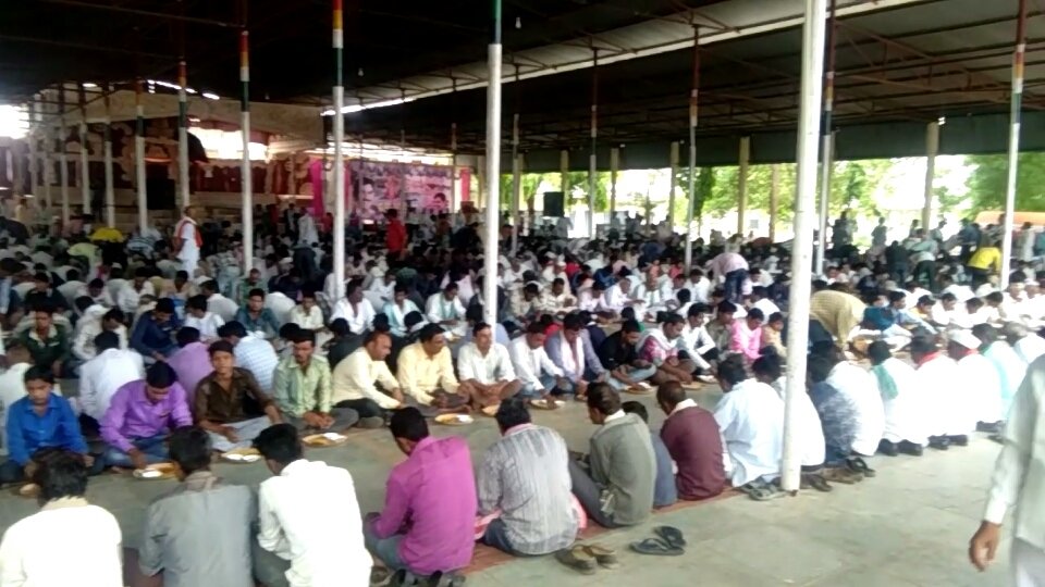 पूर्व मंत्री कमल पटेल द्वारा नर्मदा तट के समीप पूजा पाठ कर किया गया विशाल भंडारे का आयोजन | New India Times