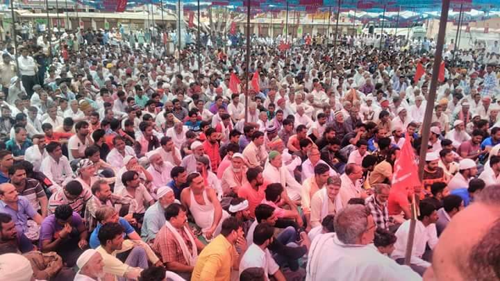 पशु कारोबारियों ने वामपंथी नेता अमराराम के साथ मिलकर बडी किसान-व्यापारी सभा करके सरकार को ललकारा | New India Times